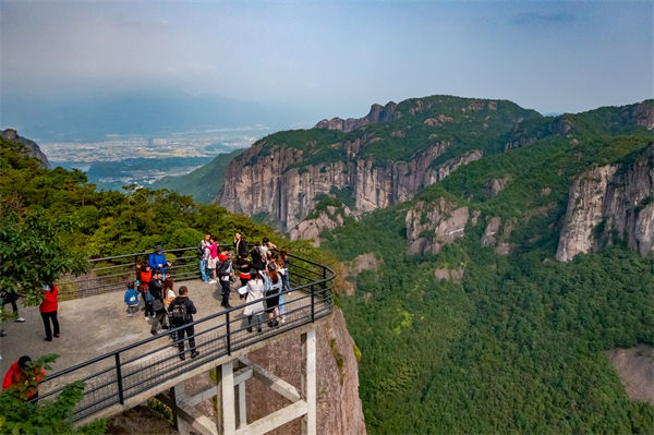 臺州戰(zhàn)略咨詢公司如何為企業(yè)定制長遠(yuǎn)發(fā)展戰(zhàn)略？